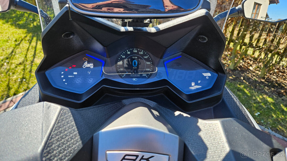 Prodám KYMCO AK 550i - sportovně-cestovní maxiskútr - 4