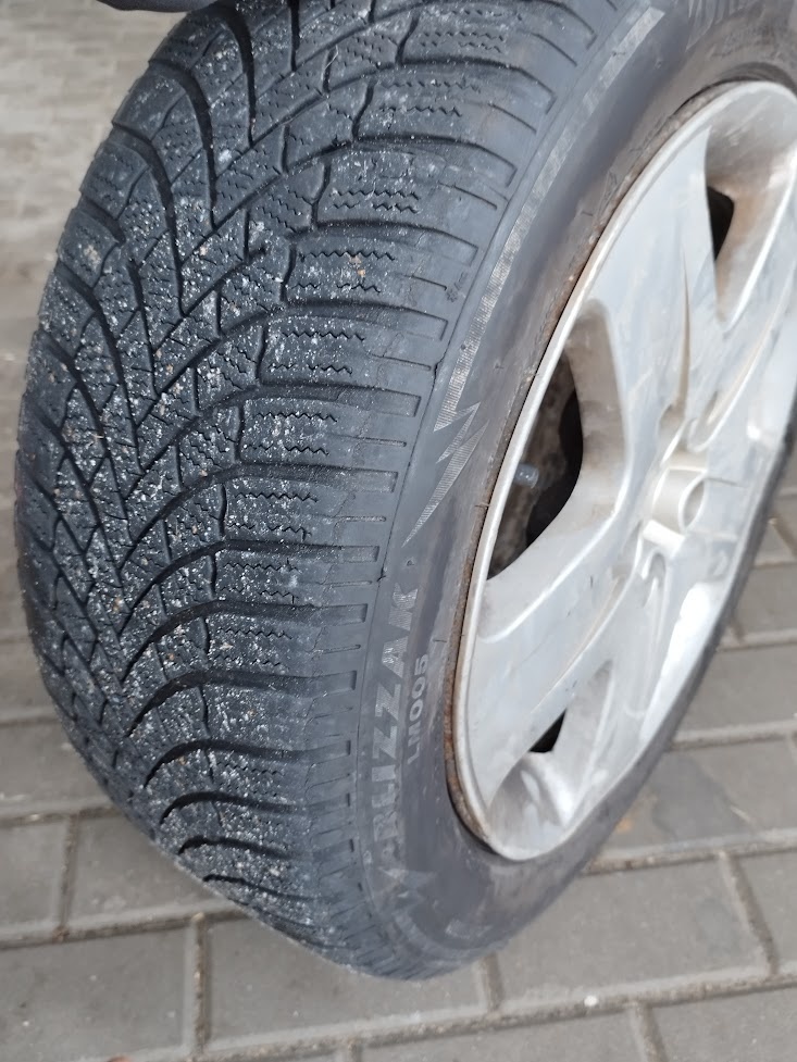 Prodám disky FORD Focus II s pneu 205x55x16 - 4