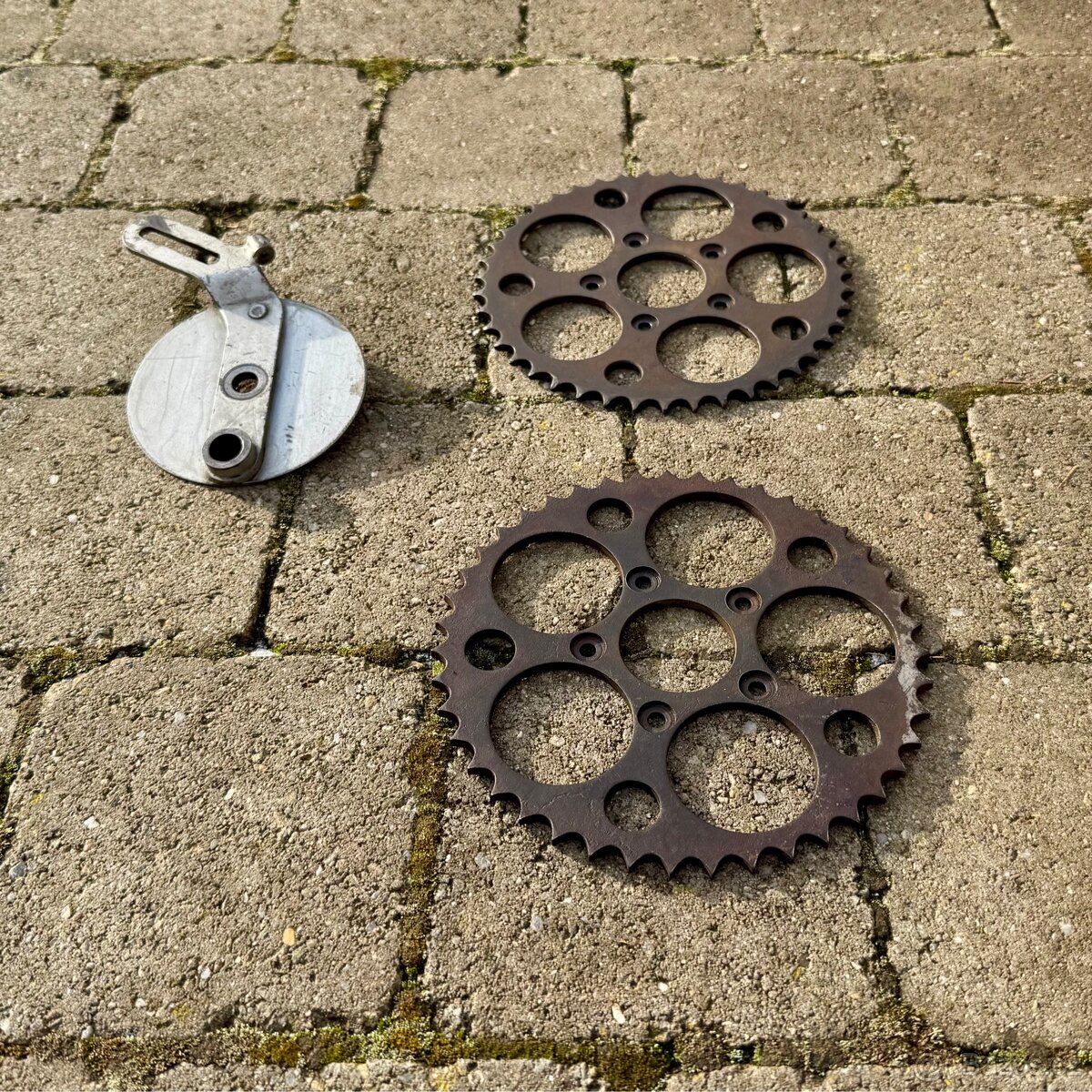 Jawa 100 Robot - rozety a stit - 4