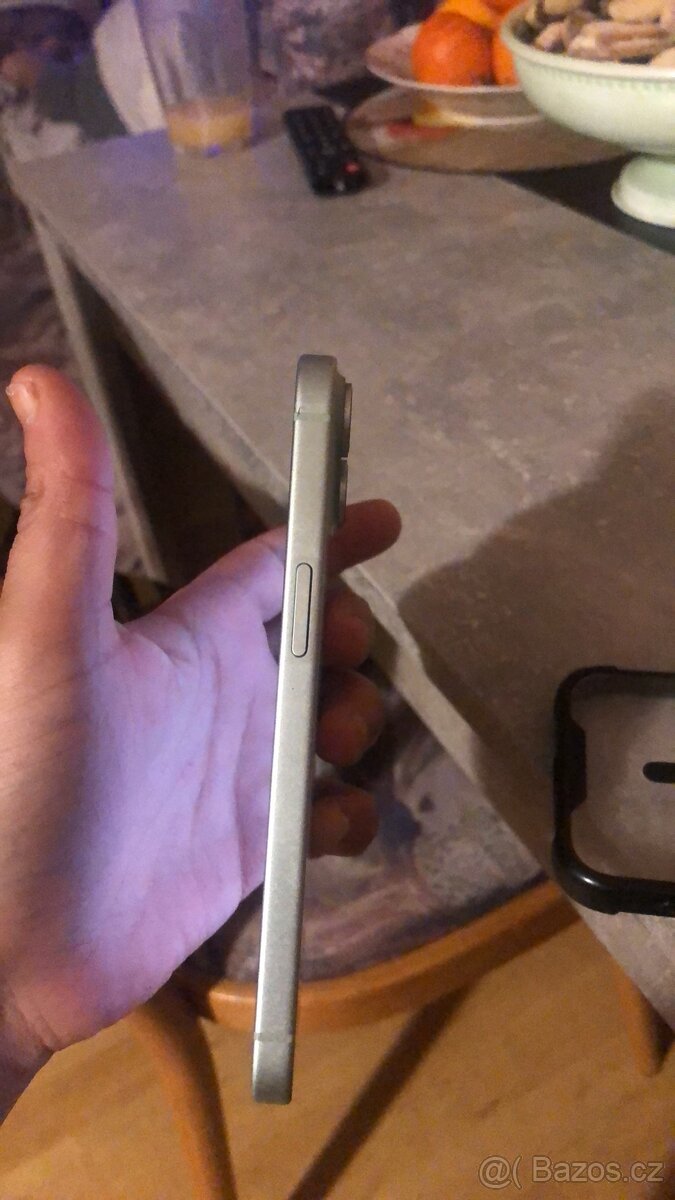 Dobrý den prodám plné funkční iPhone 15 - 4