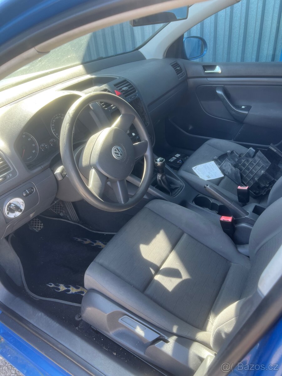 Rozprodám na díly Volkswagen Golf V - 4