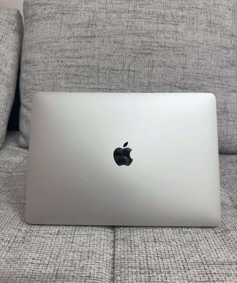 MacBook Pro 13¨ Retina Silver, i7, rok 2017, 16GB RAM, 1TB - 4