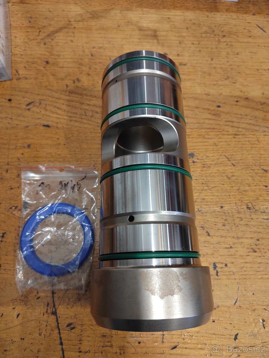 Pouzdro na atlas copco sb102 - 4