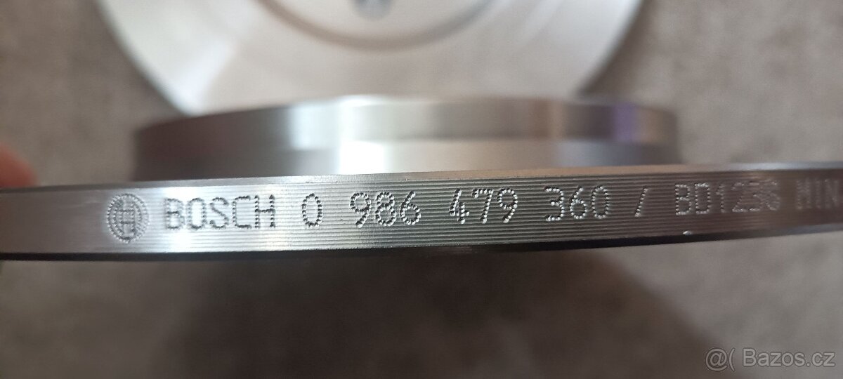 BOSCH 0 986 479 360 zadní kotouče na Toyota YARIS sada 2 ks - 4