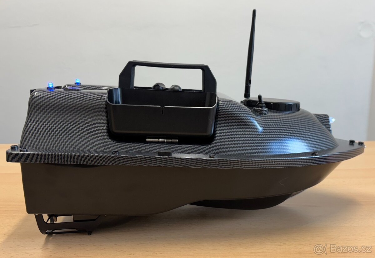 Tříkomorová loďka CARBON GPS s baterií 12000mAh včetně obalu - 4
