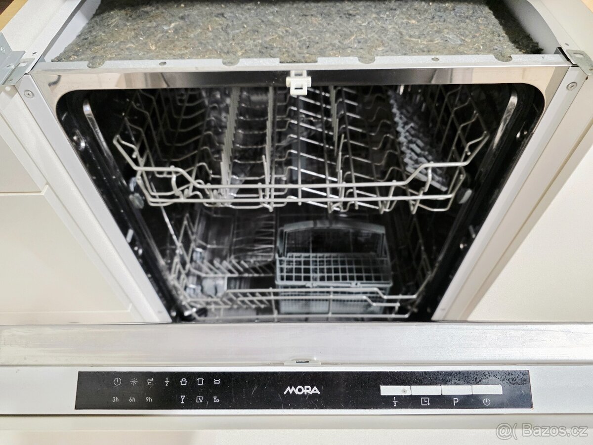 Kuchyňská linka se spotřebiči (téměř nová) - 4