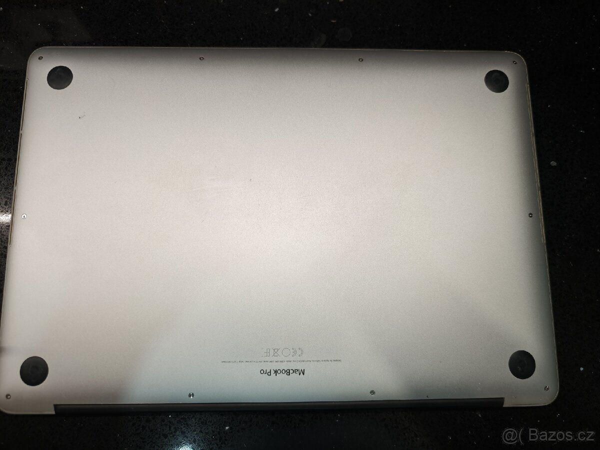 MacBook Pro 15" Mid 2015 i7 / 16GB / 256GB - 4