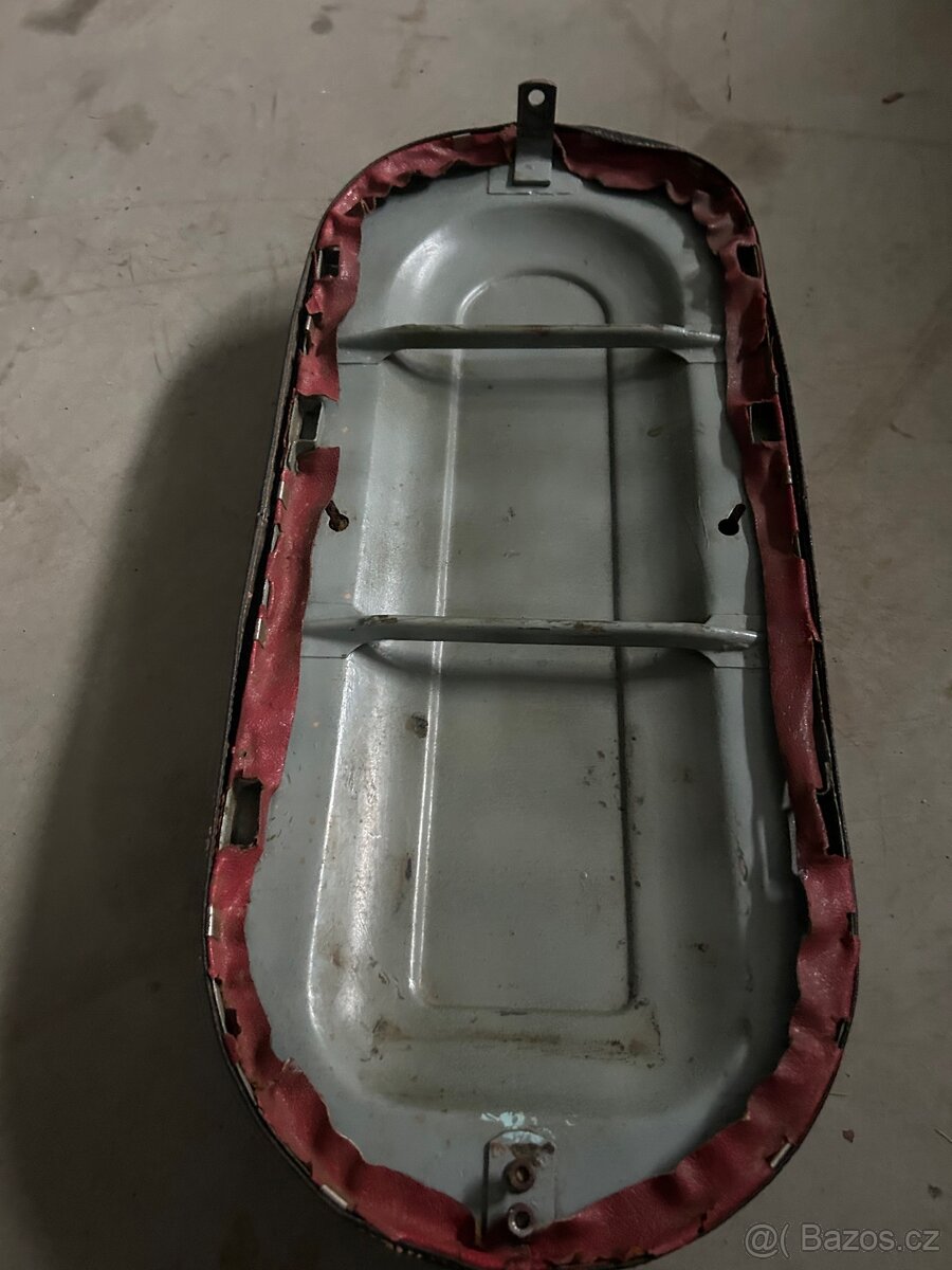 Sedlo ČZ 501,502 originál černo červené - 4