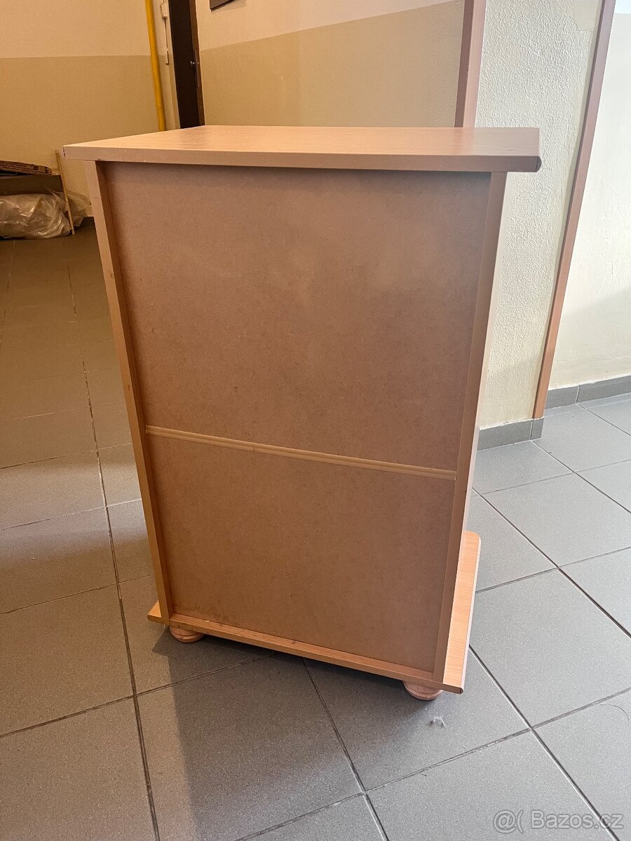 Malá skříňka - 4