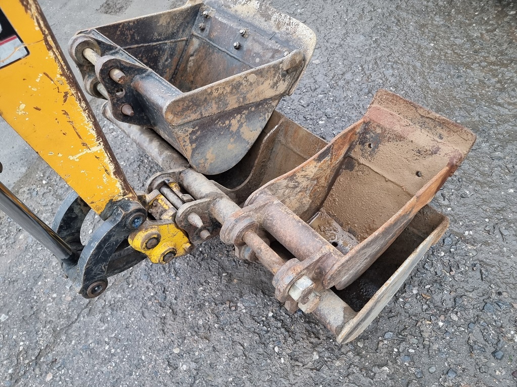 JCB 8018 2009 - 4350mth - 3 lžíce - 4