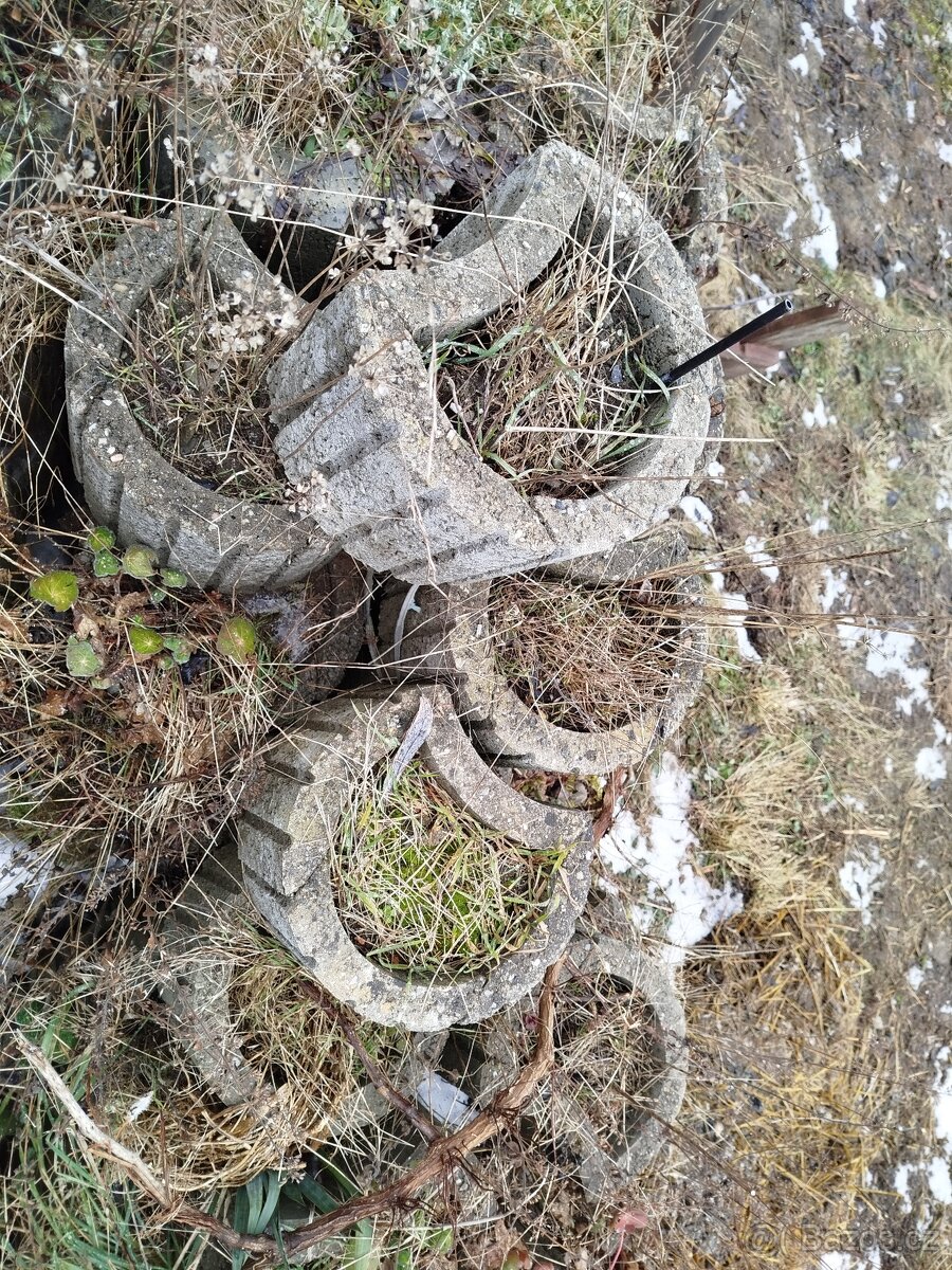 Svahová tvárnice betonová - 4