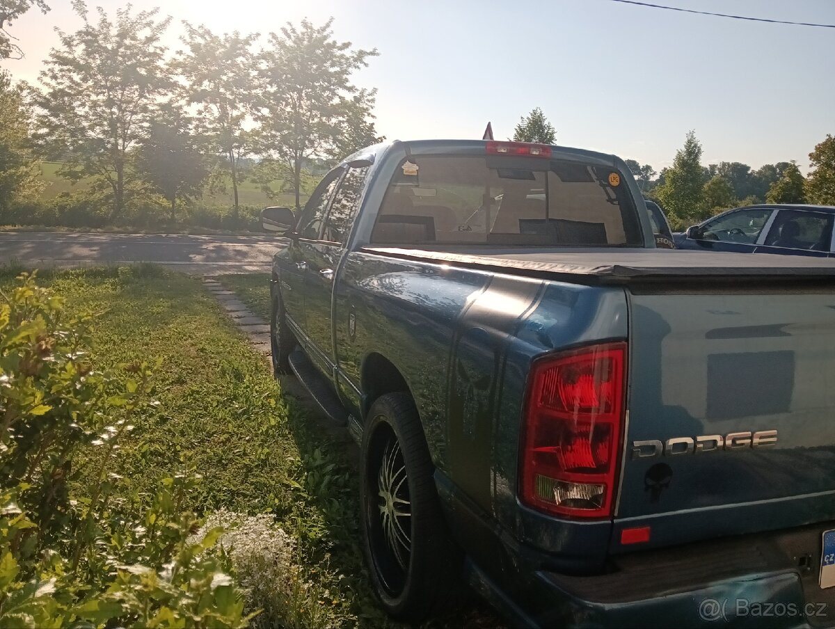 Dodge RAM 1500 5,7 - 4