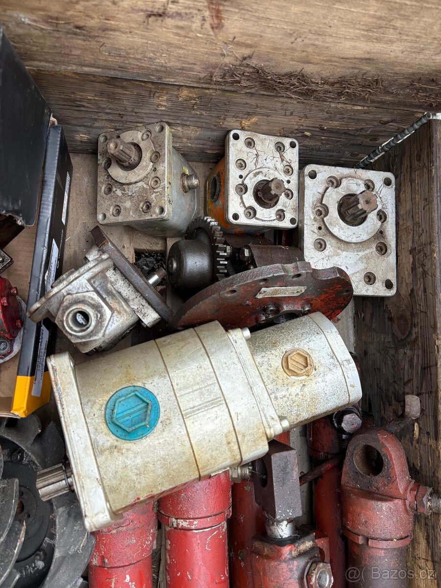 Díly traktor RS 09 (závaží, čerpadla, portály atd.) - 4