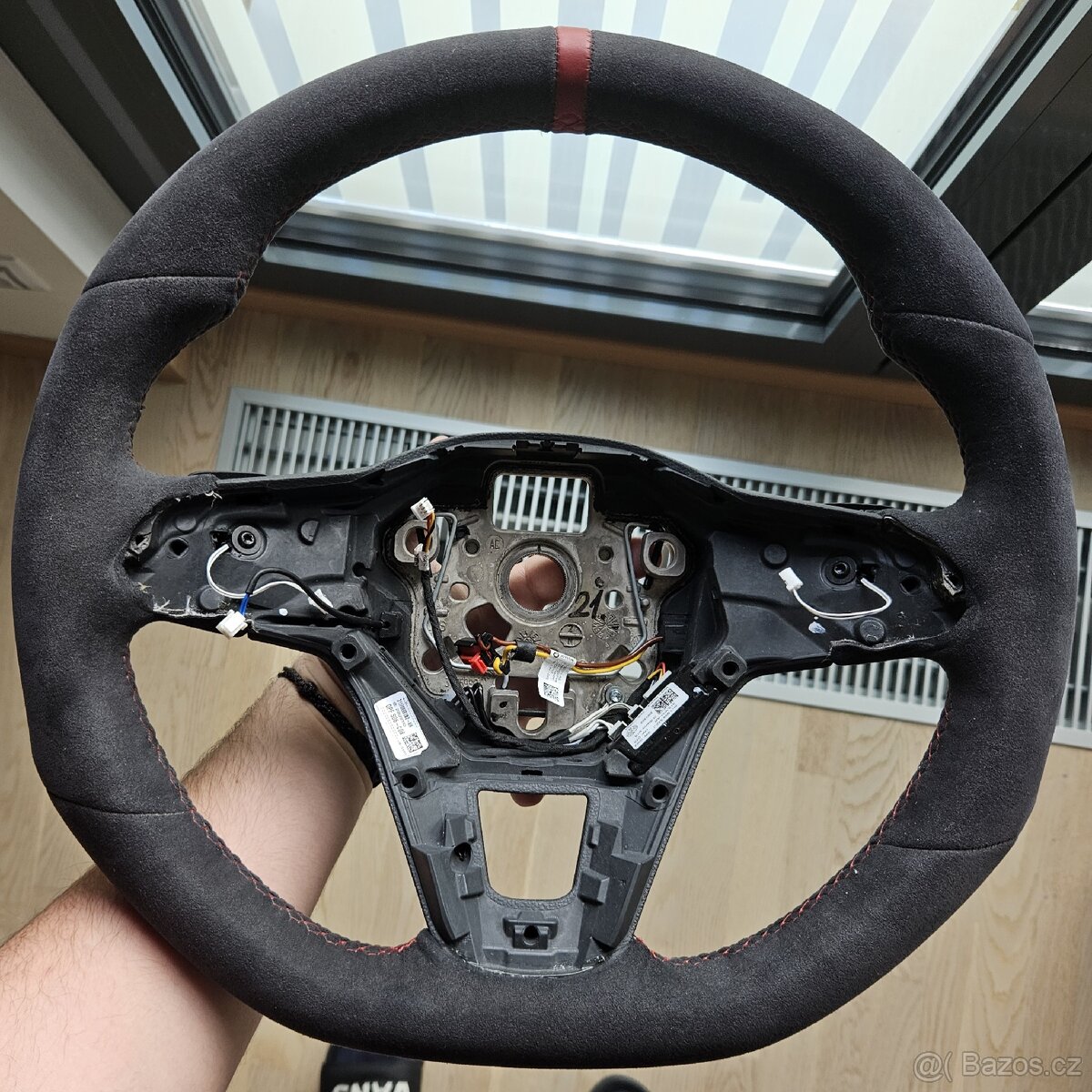 Volkswagen GOLF 8 - alkantarový volant - 4