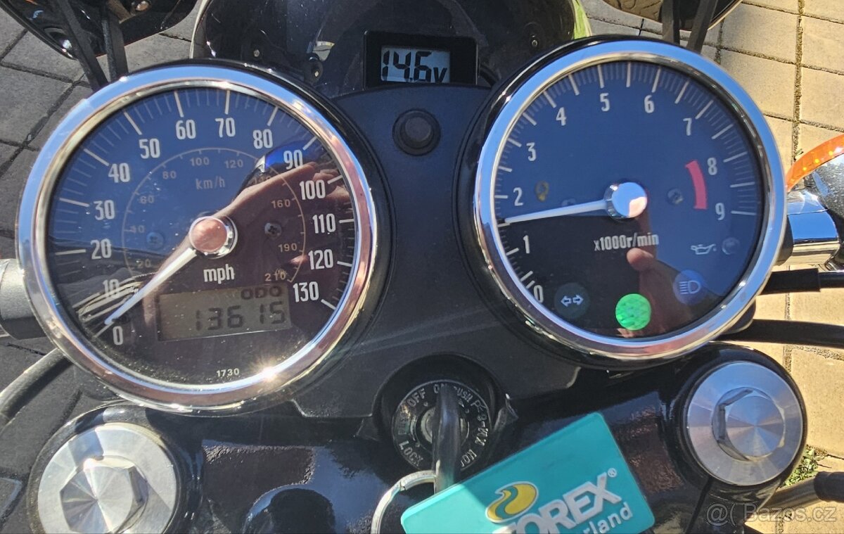 Kawasaki W650 - 4