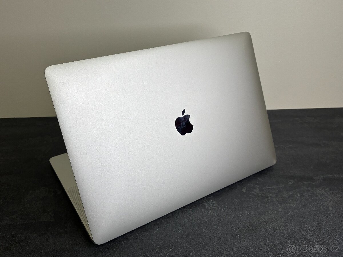 MacBook Pro 15'' 2018 / i9 / 32GB / 512GB SSD - DPH - 4