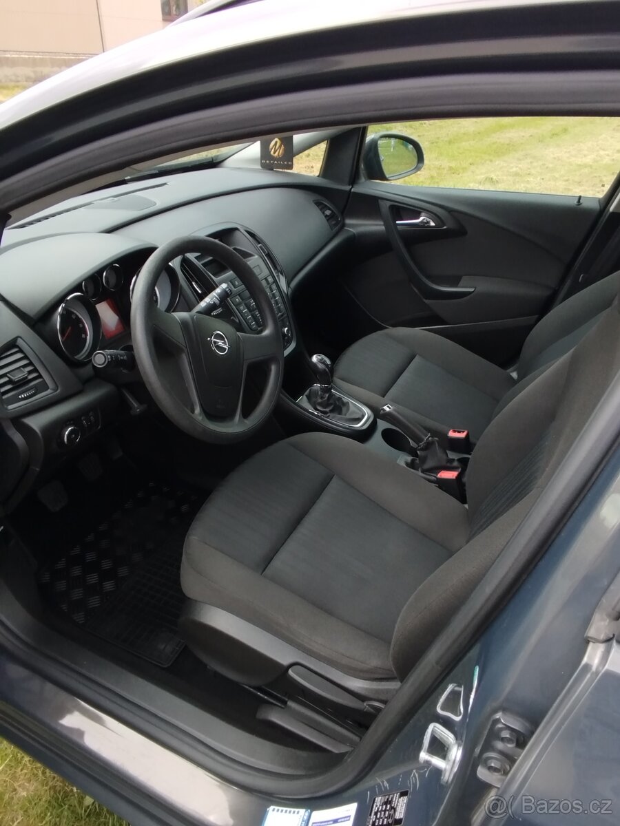 Opel Astra kombi benzín 1.4 - 4