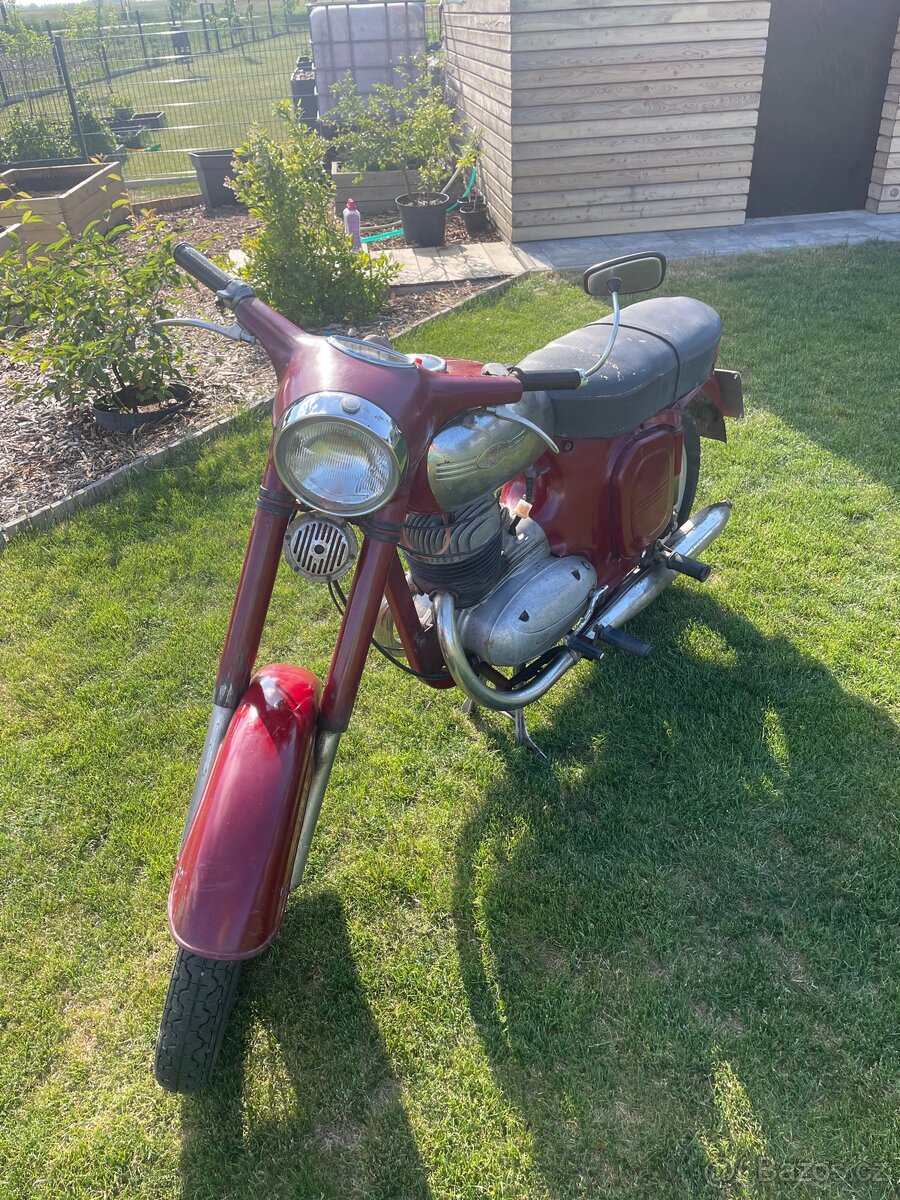 Jawa 250 - 4
