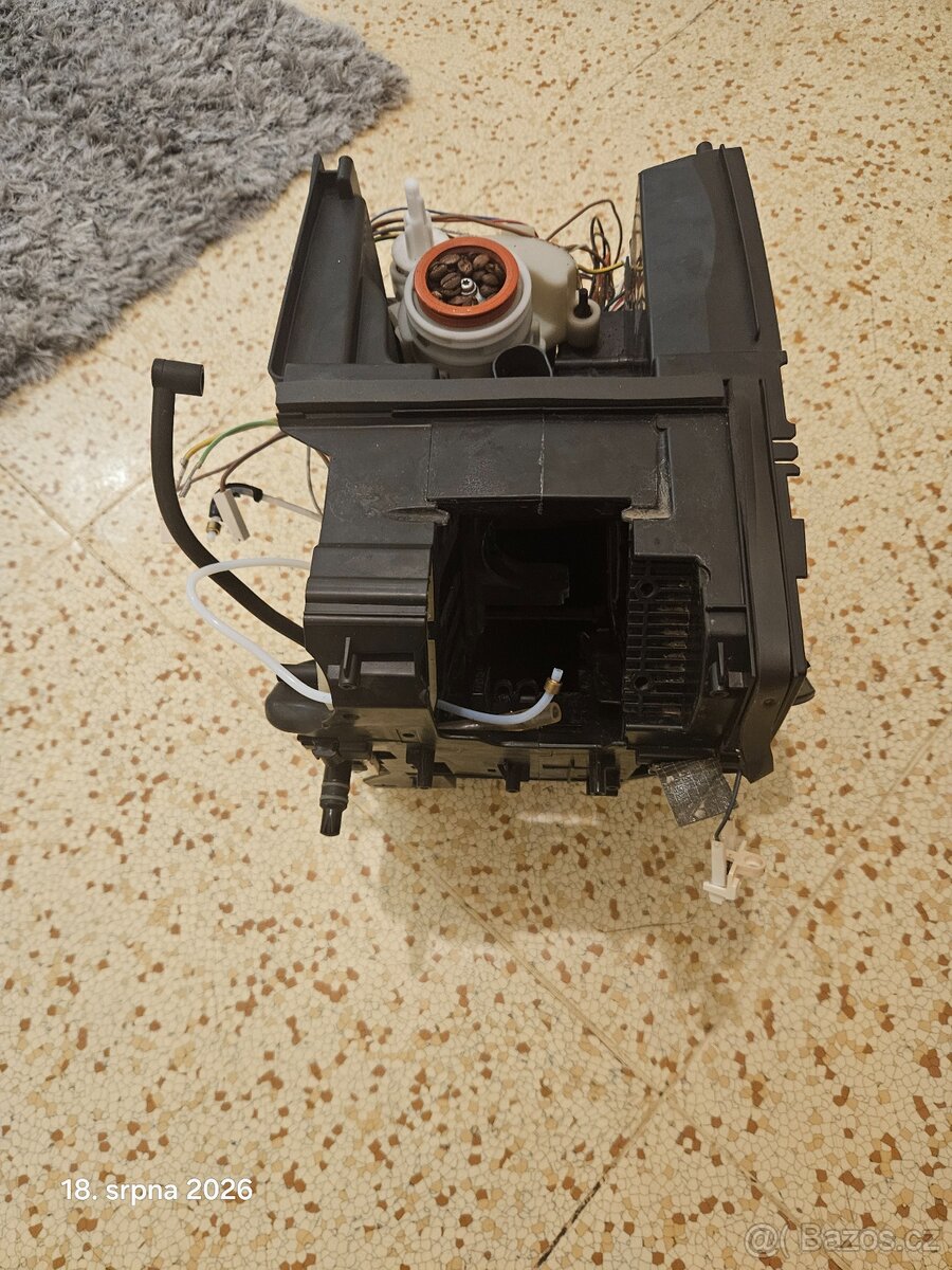Automaticky zrepasovaný kávovar DeLonghi - 4