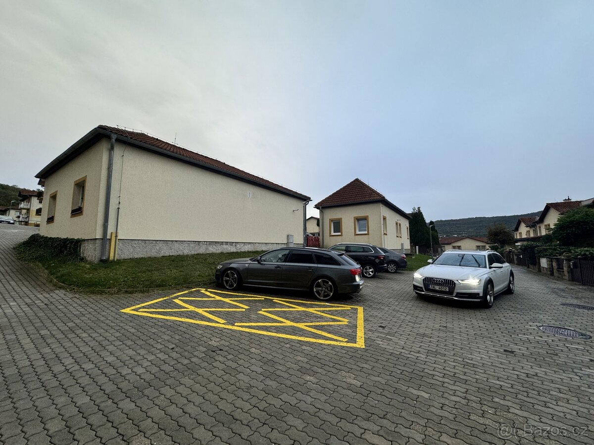 Pronájem parkovacího místa Na Strážišti Kadaň - 4