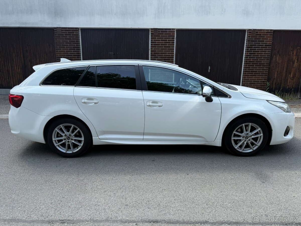 Toyota Avensis combi 2.0 D 105kw r.v.2016 - 4