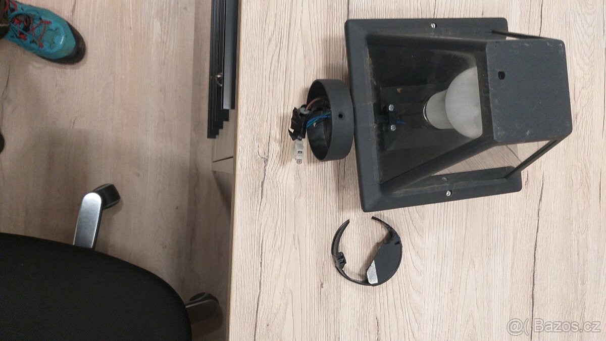 Prodám nástěnné venkovní lampy Philips - 4