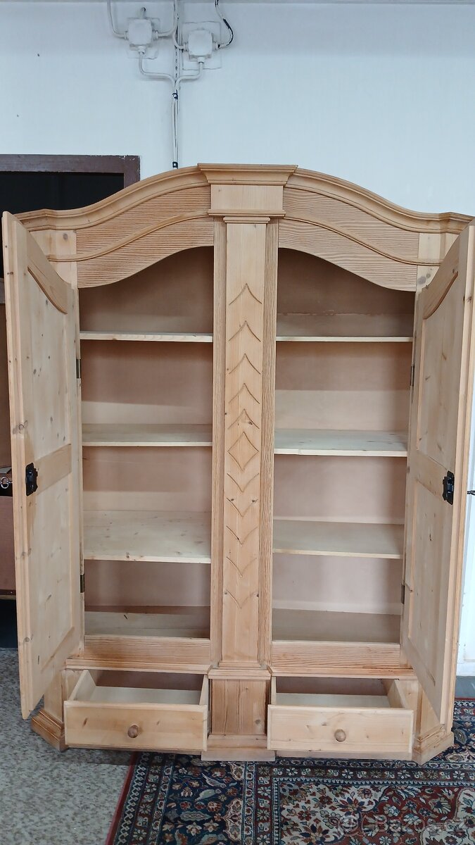 Celomasivní skříň s šuplíky - 4