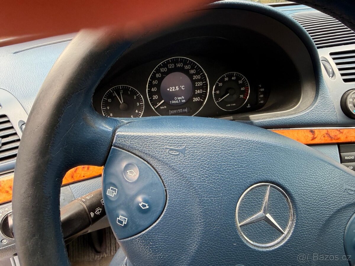 Mercedes modrý - 4