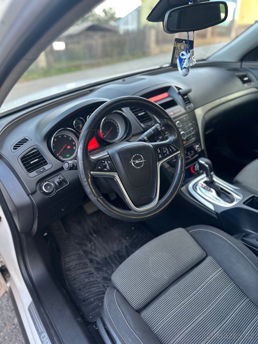 Prodává se Opel Insignia, rok výroby 2013 - 4
