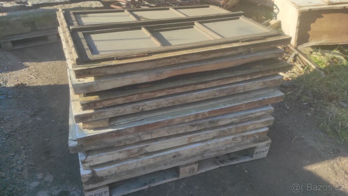 Staré dřevěné okno, 5 ks - 88x123 cm, dřevěná okna - 4