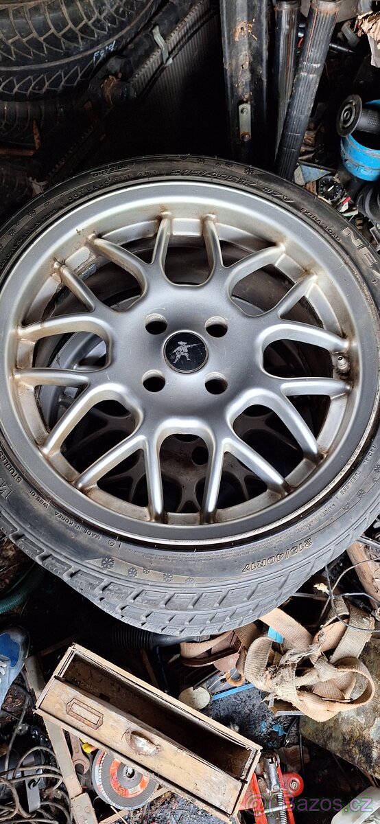 Alu kola Peugeot 4× 108 215/40/17' na zimnich - 4