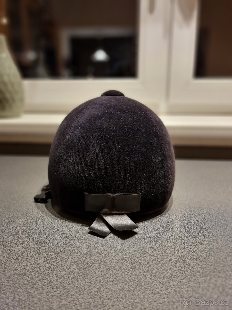 Prodáme jezdeckou helmu Fouganza - 4