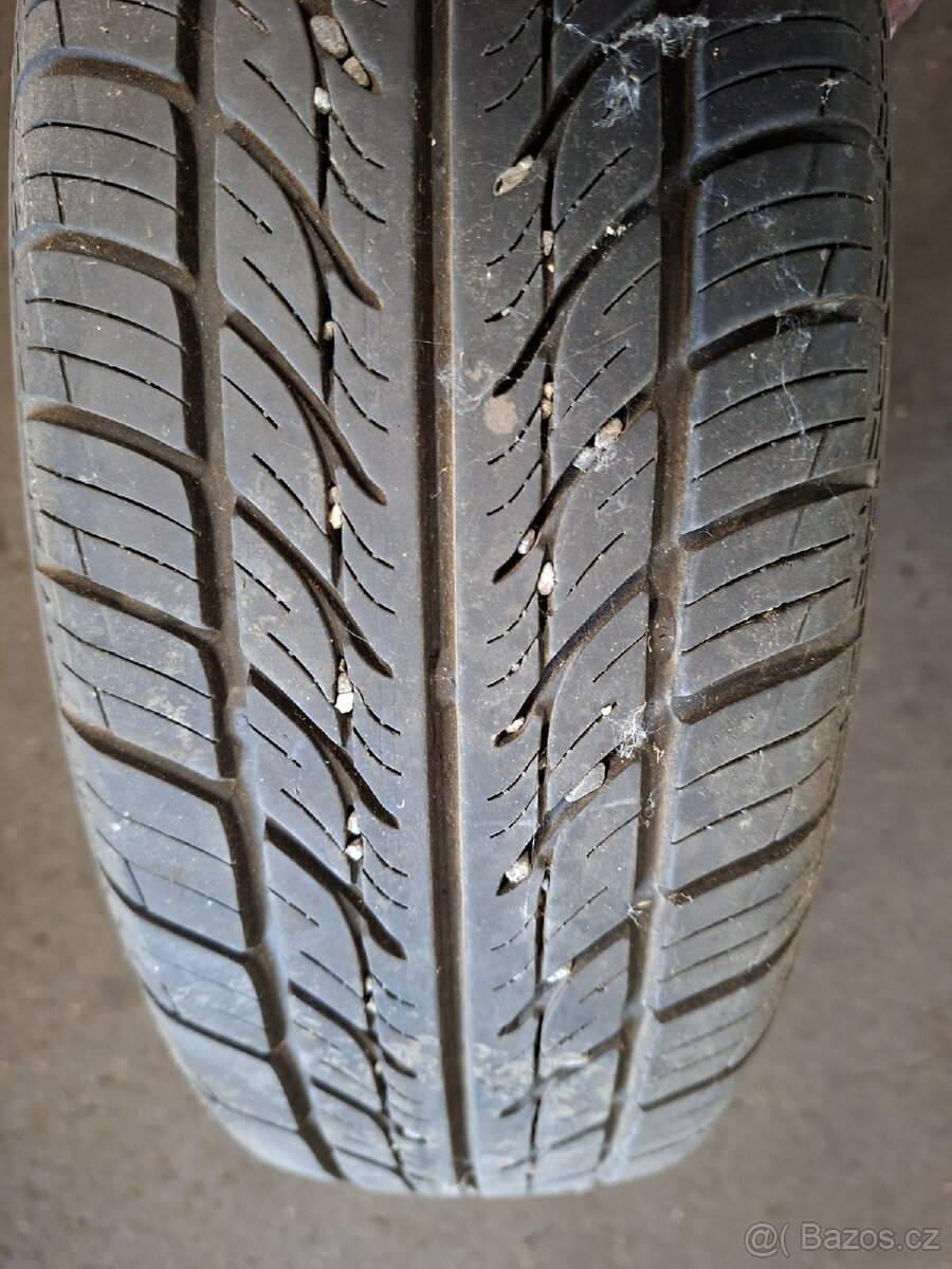 Prodám pneu 165/70R14 - 4