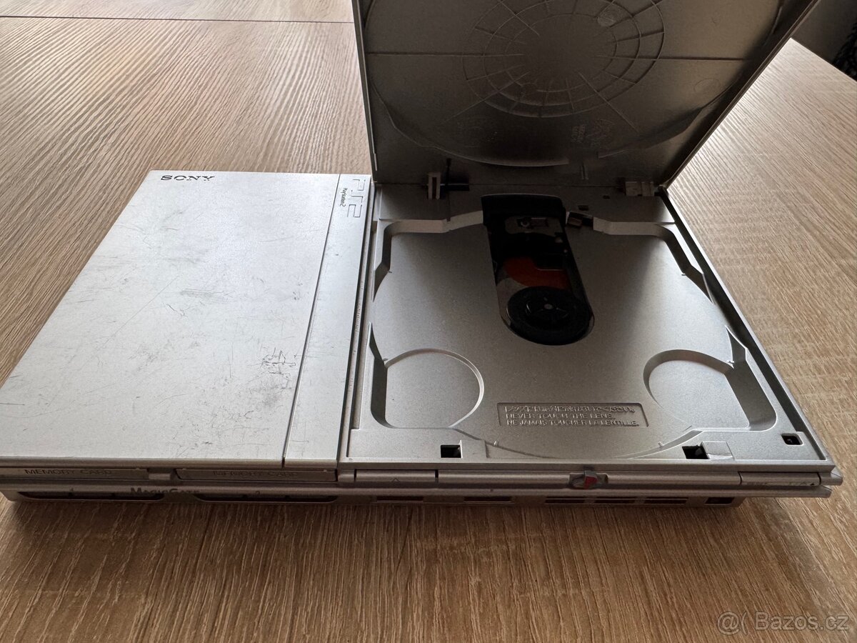 PS2 Slim s příslušenstvím - 4