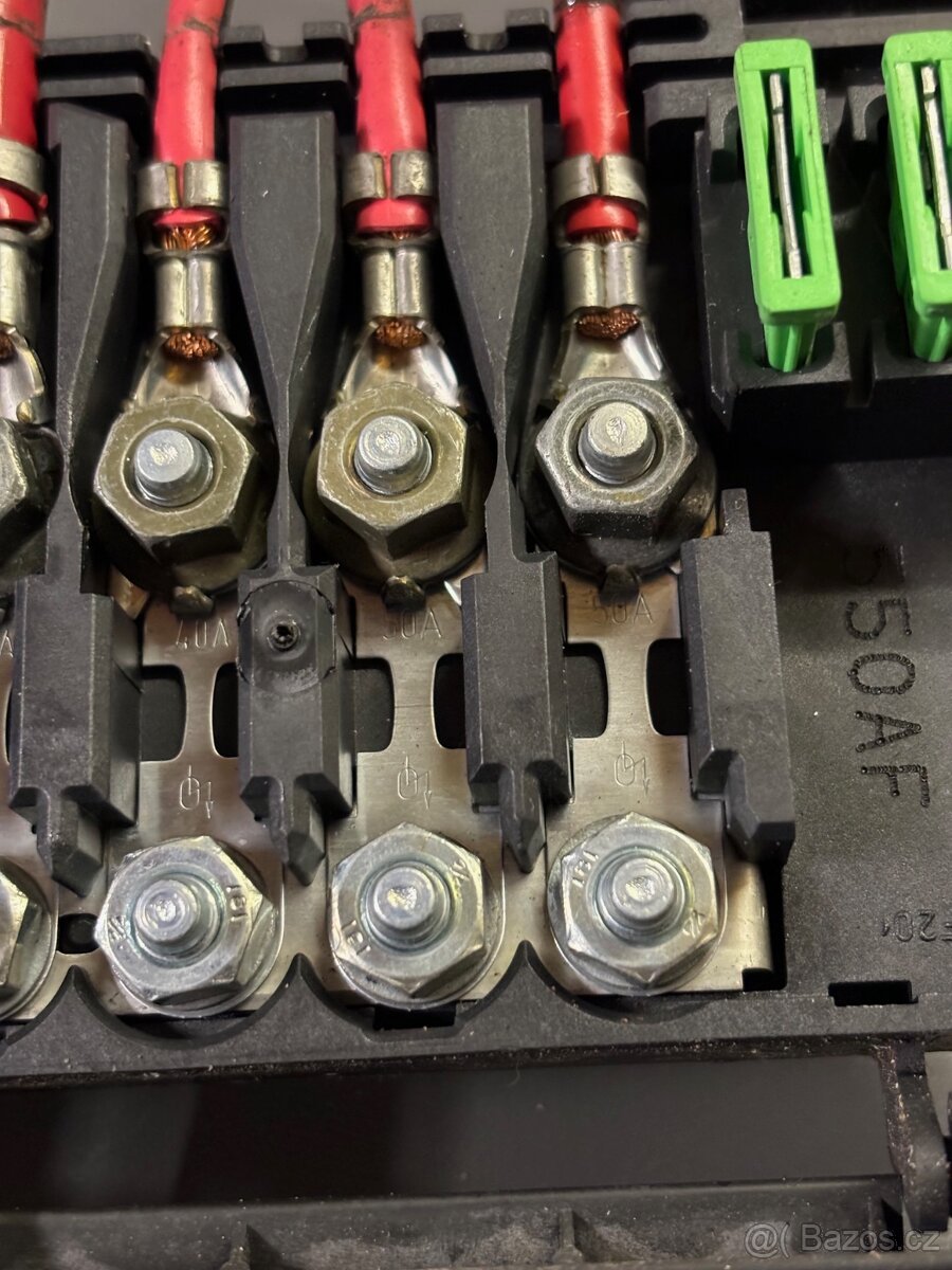 Octavia 1 1.8T nosič pojistek 1J0 937 550 AF - 4