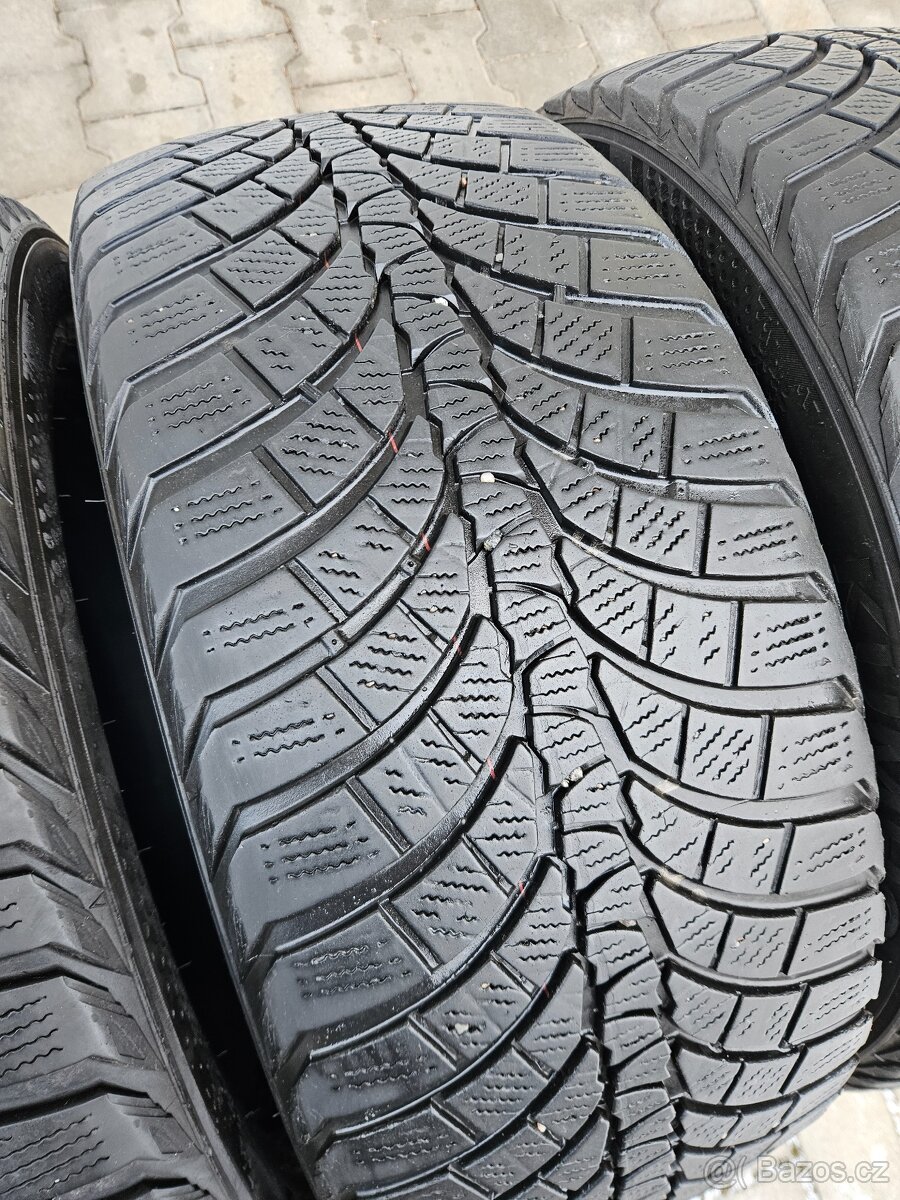 Zimní pneu Kumho 255/45/18 - 4