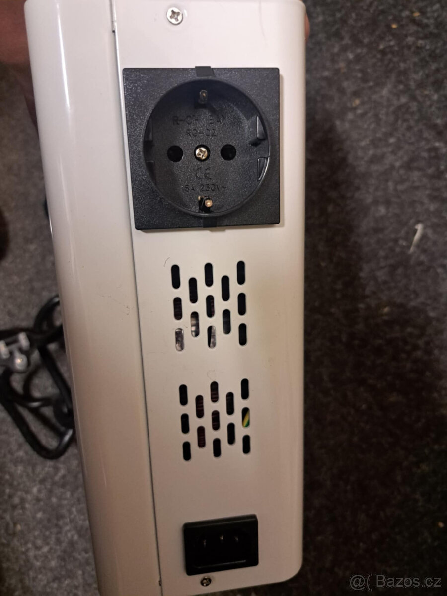 Zvyšující měnič napětí - 110V na 220V - 4