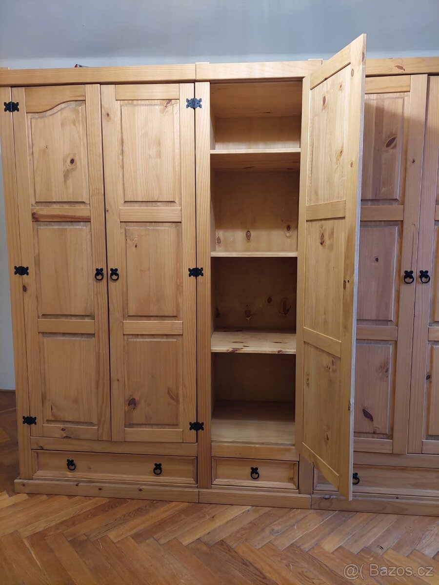 Šatní skříň CORONA - 5 dveřová - 4