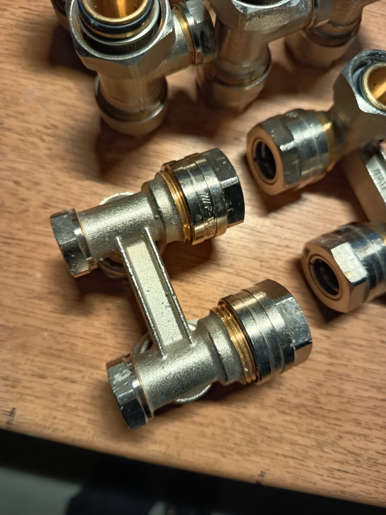 Prodám Ventil připojovací Rotheigner 1/2" - 4