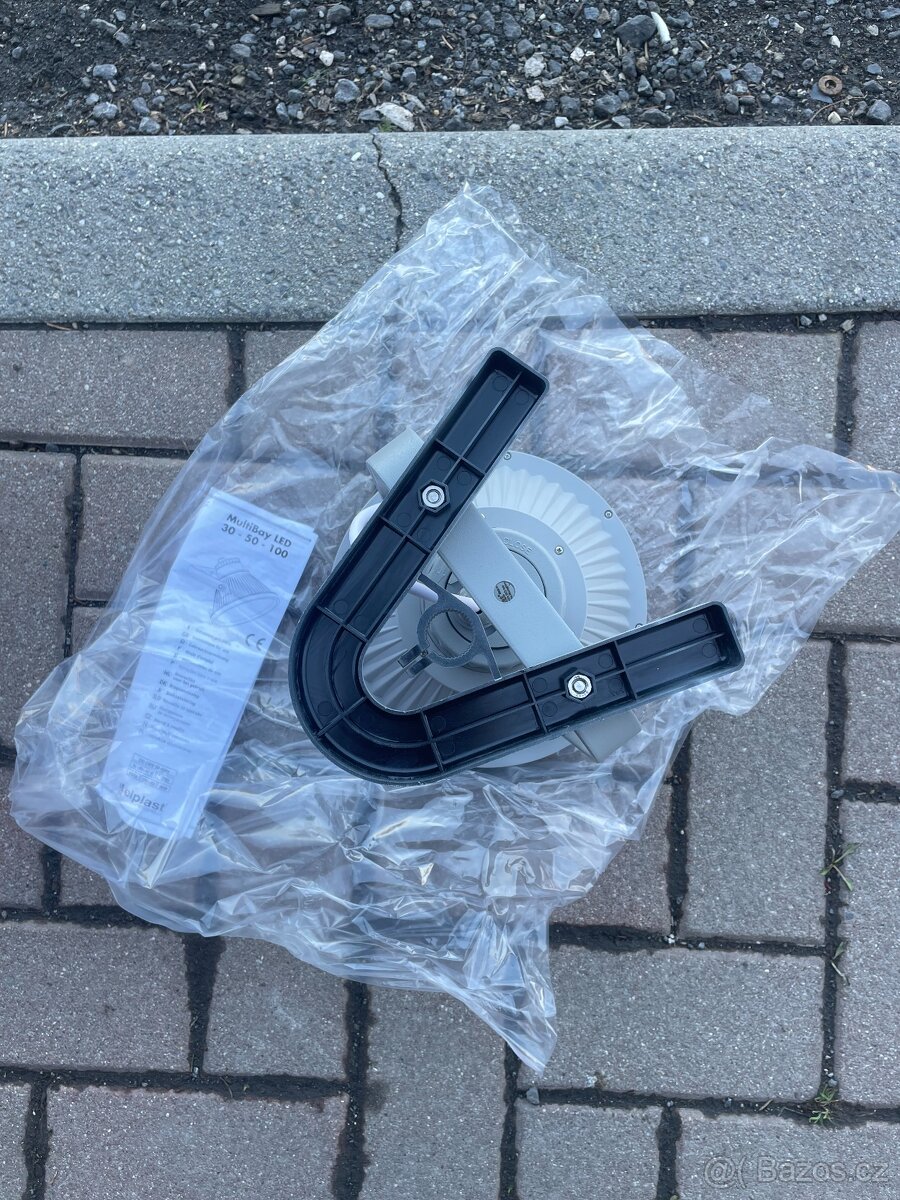 NOVÝ Multifunkční LED Reflektor - 4