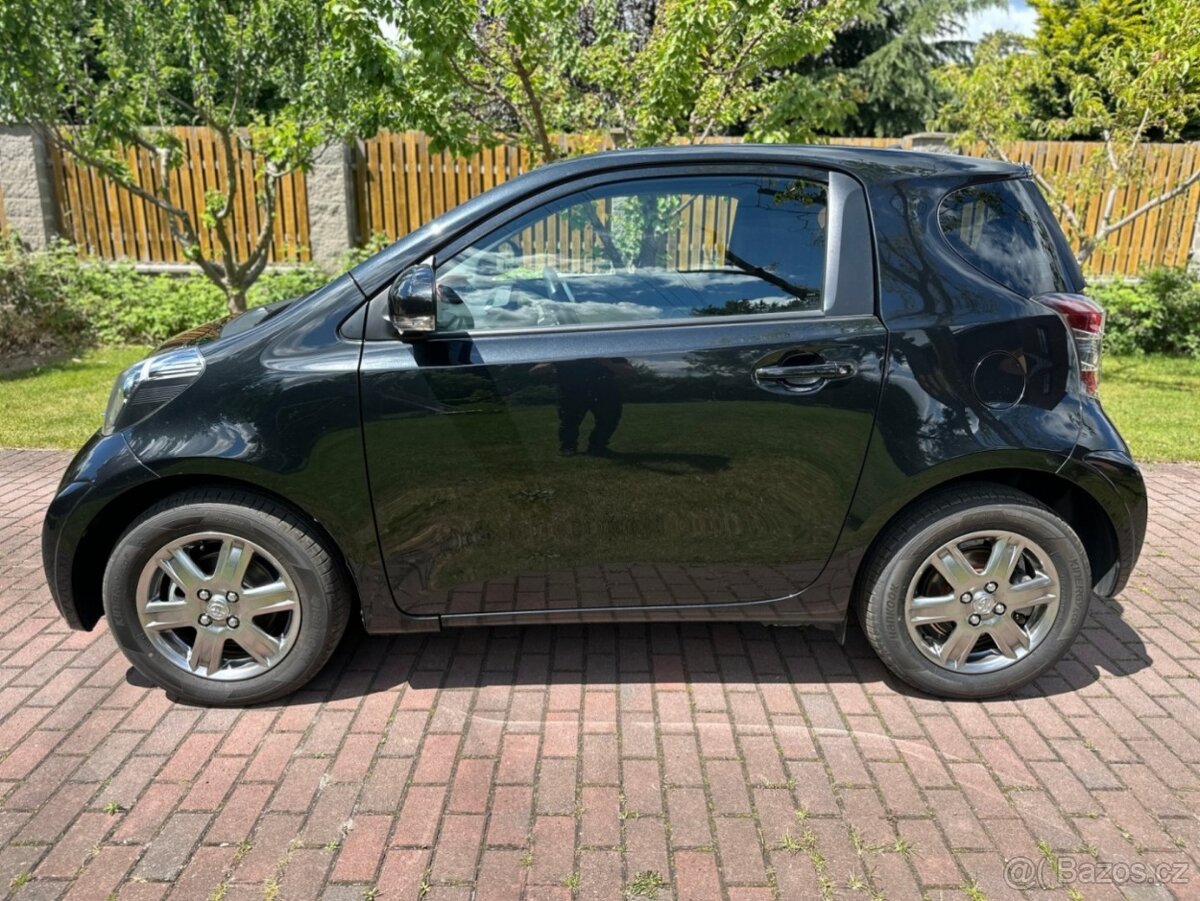 prodáváme Toyota iQ 1.4 D4D - 4