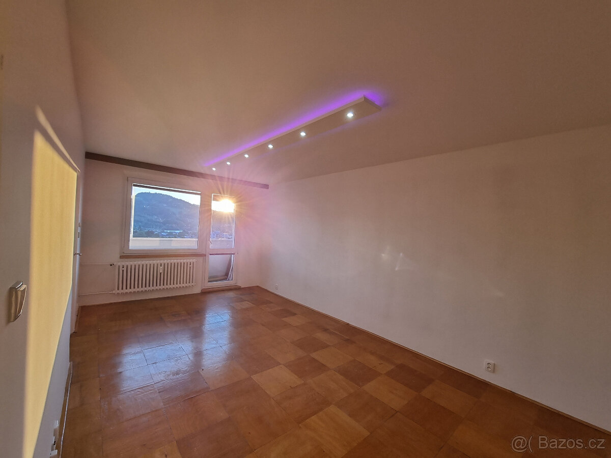 Pronájem bytu 1+1 ve Vsetíně, 46m2 + 6m2 dvě zasklené lodžie - 4