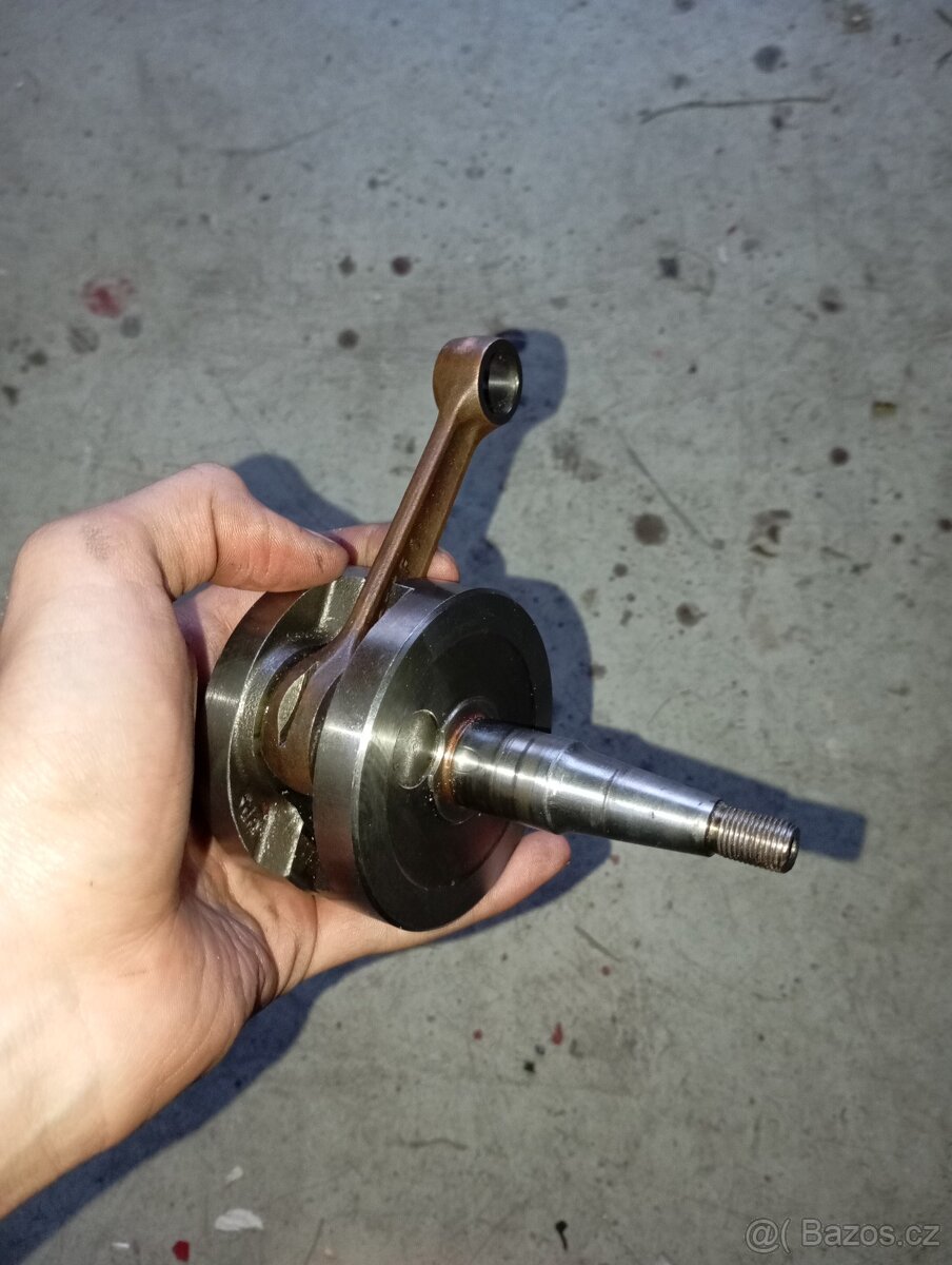 Díly motoru d50b - 4