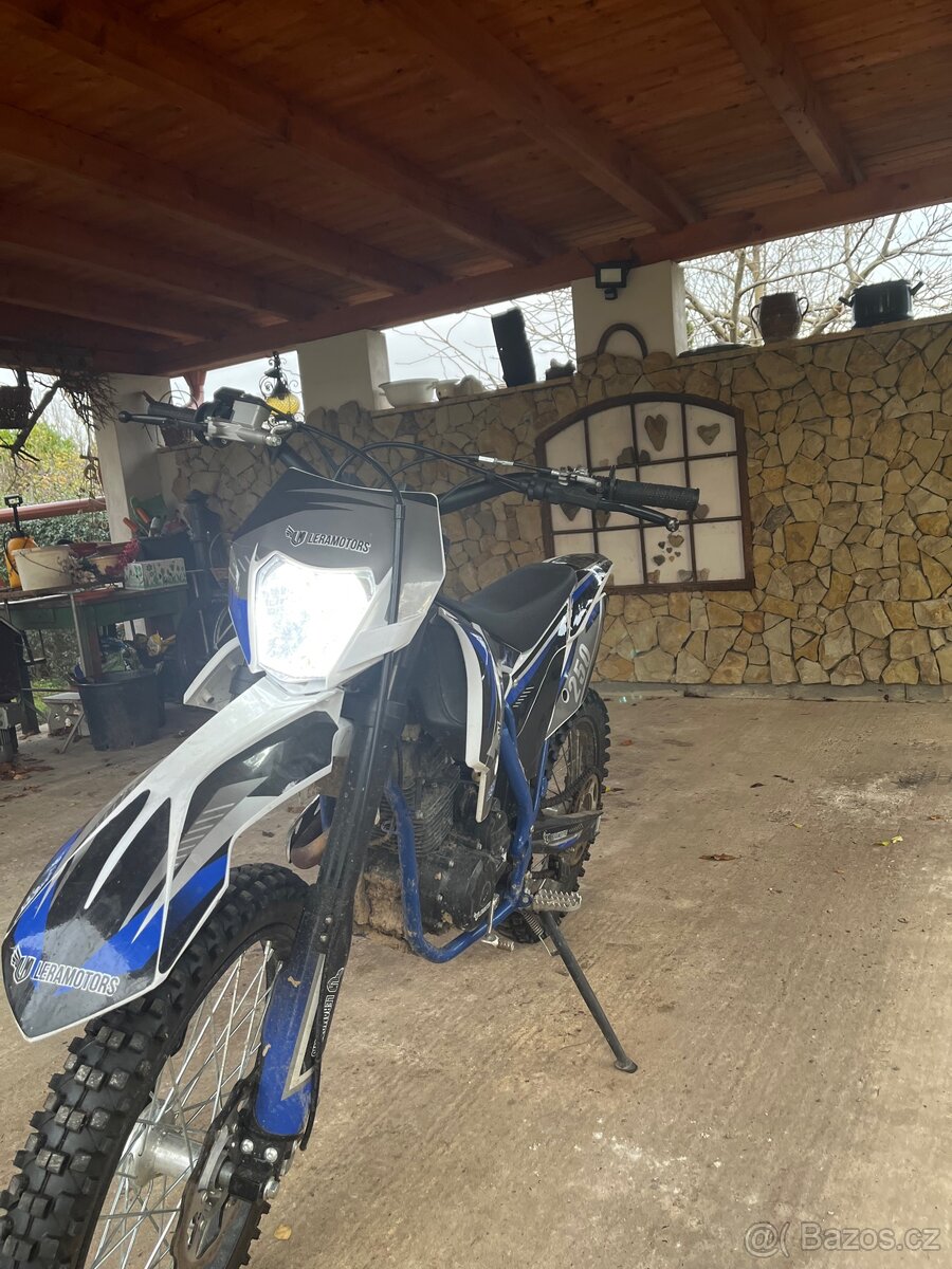 Prodávám motorku 250 cross