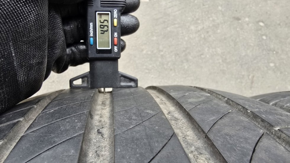 Letní pneu 235/45/18 Michelin - 4