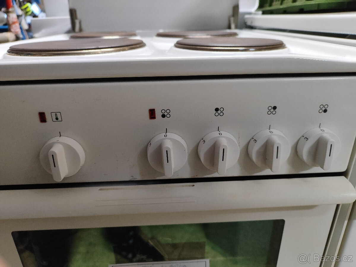 Sporák elektrický SIEMENS - šíře 50 cm - 4