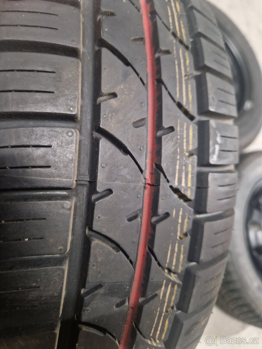 Rezervy Ford - nepoužité - 2x R15 a 1x R14 - 4