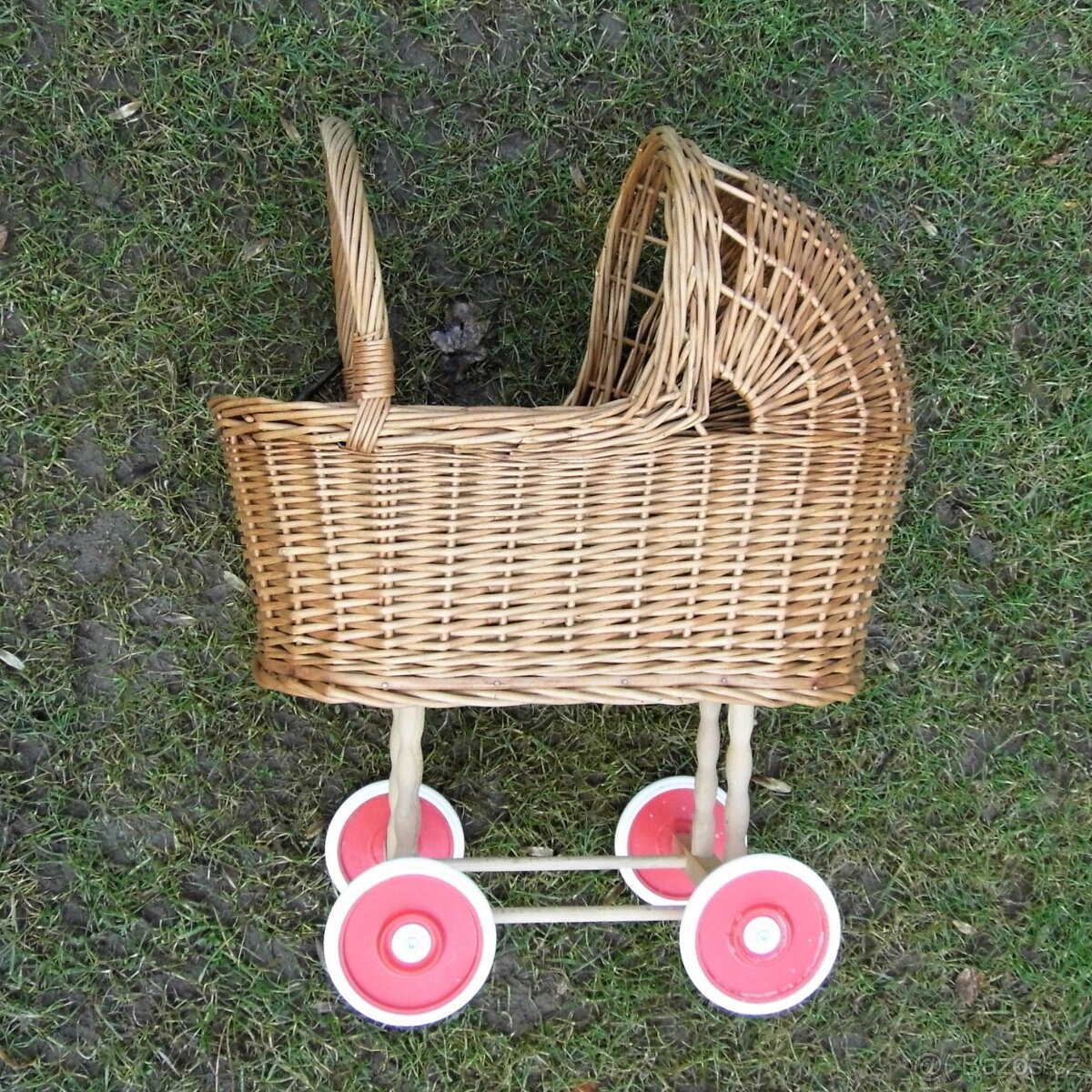 celoproutěný kočárek pro panenky - 4