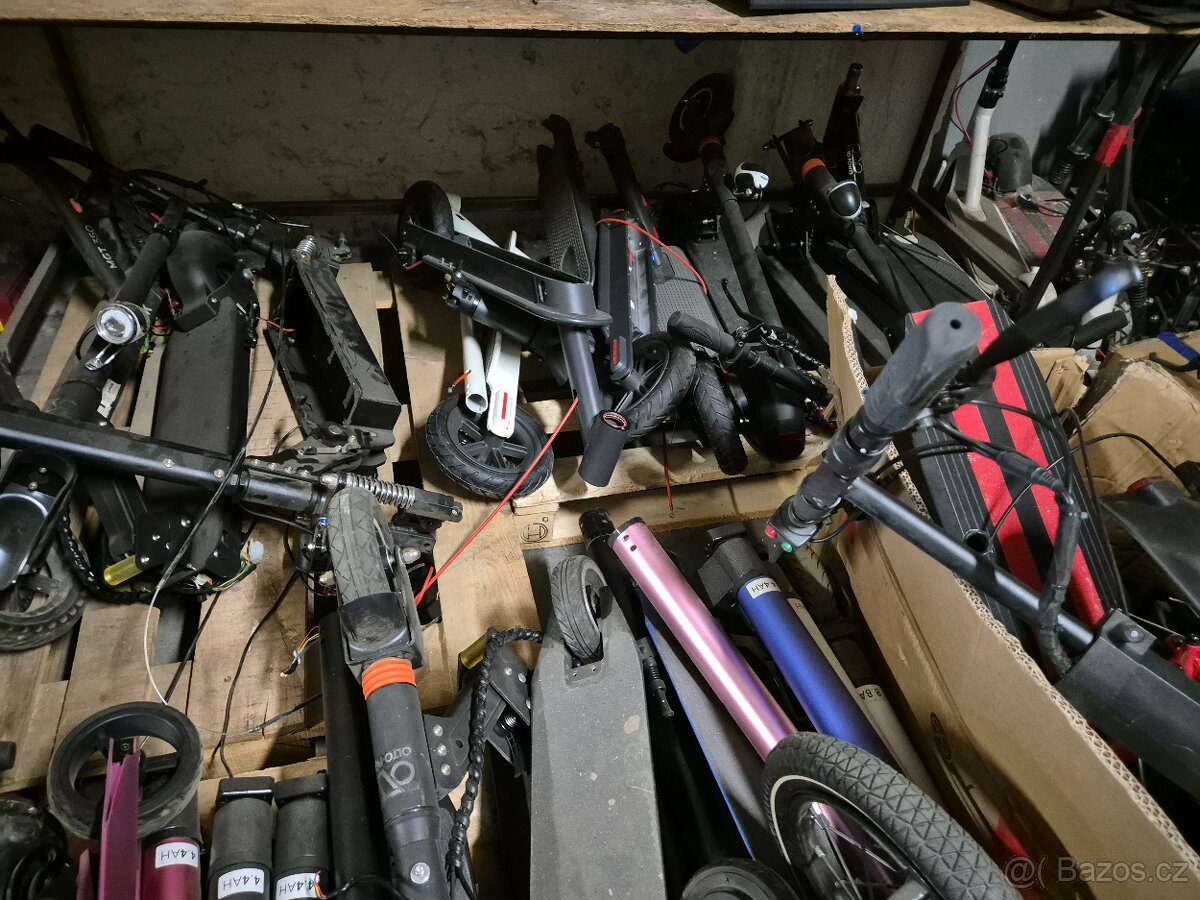Hromada elektrokoloběžek - 4