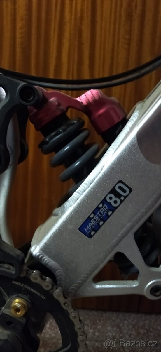 Sjezdové kolo Giant - 4